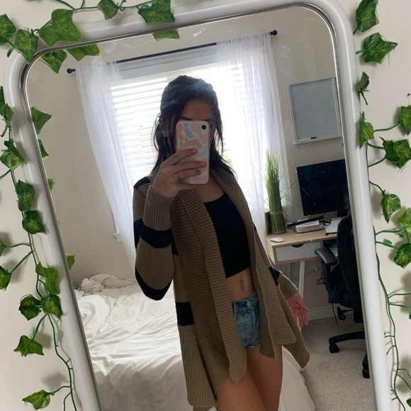 Brown & Black Striped Cardigan 🤎 - Picture 4 of 4